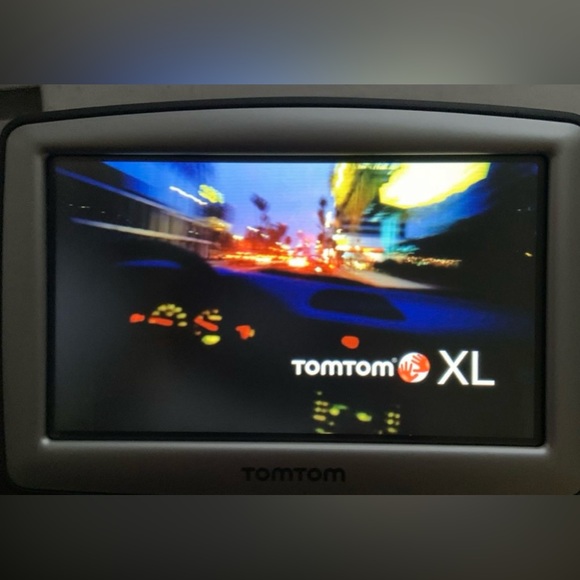 Tom Tom GPS XL Navigation System - Picture 2 of 5